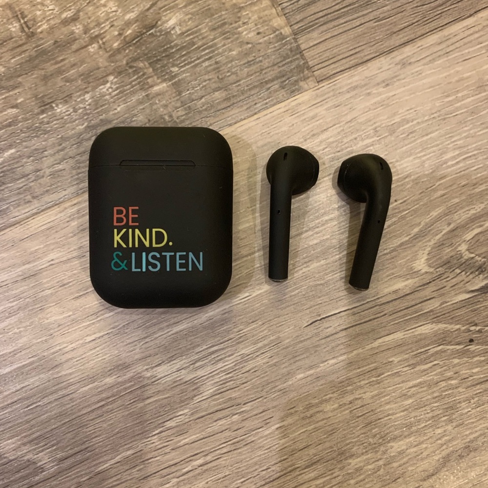 Be kind Ellen earbuds